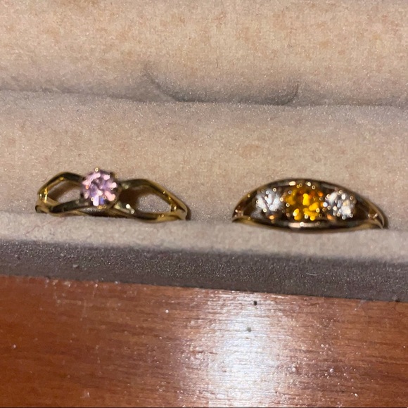 Assortment of rings - Picture 1 of 7